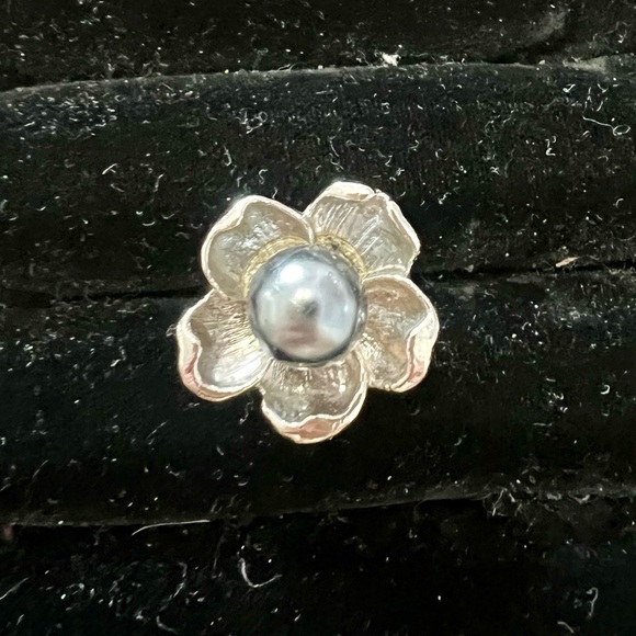 Jewelry - Elegant Silver Flower Pearl Ring -adjustable